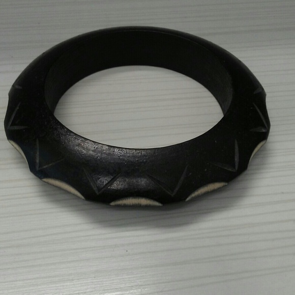 Vintage wood carved bangle - Picture 4 of 4